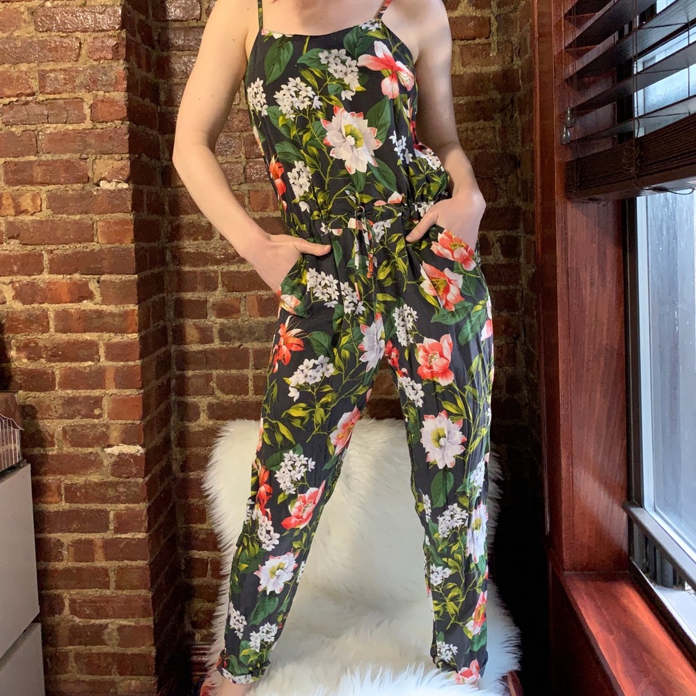 Levi’s summer floral jumpsuit. Size S. 100% Silk